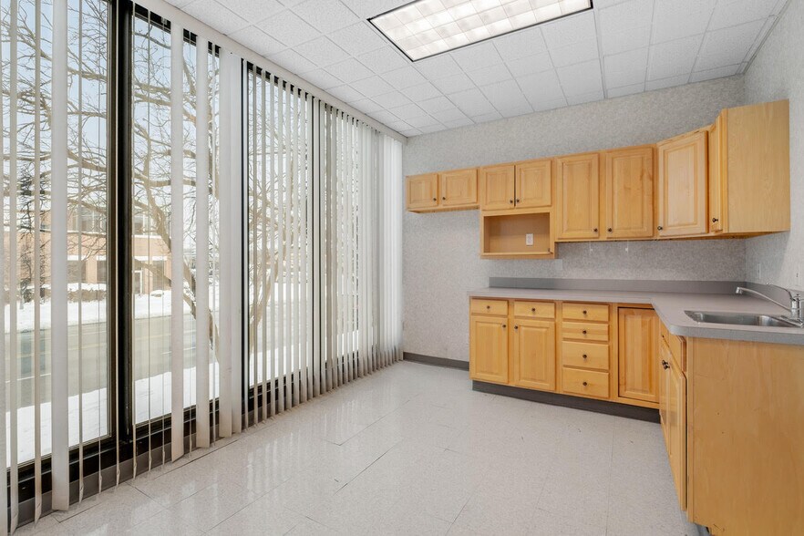 More Photos Of 2627 E Beltline Ave SE, Grand Rapids Medical For Lease