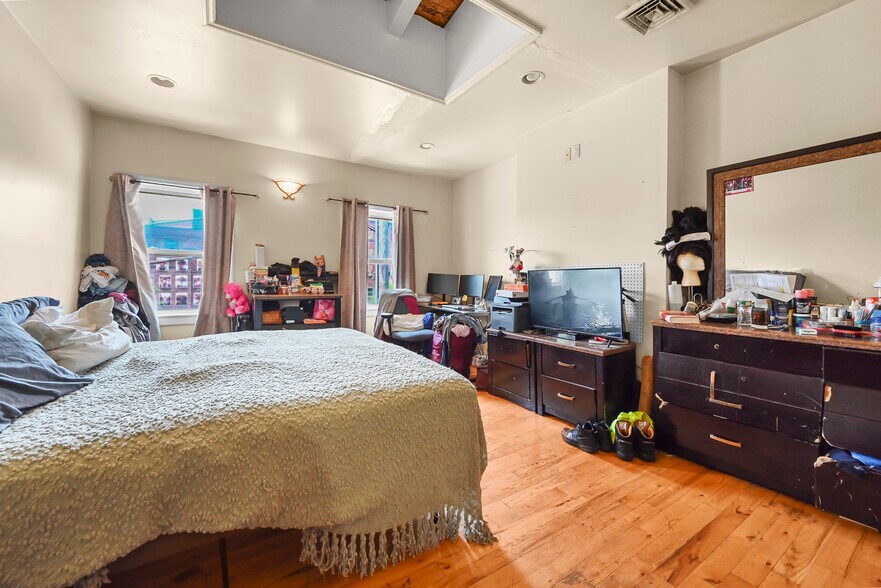 More Photos Of 126 Liberty St, Newburgh Storefront Retail Office For Sale