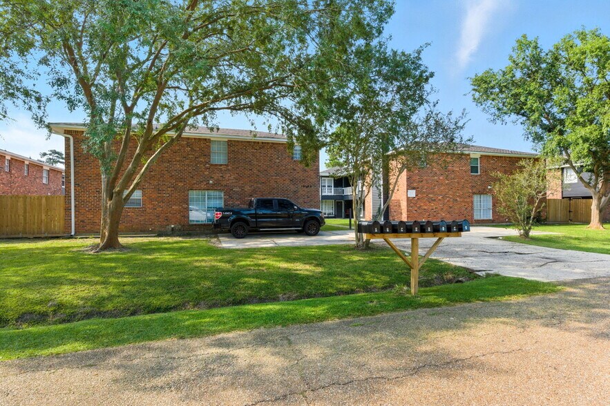 More Photos Of 3150 Oneal Ln, Baton Rouge Multifamily For Sale