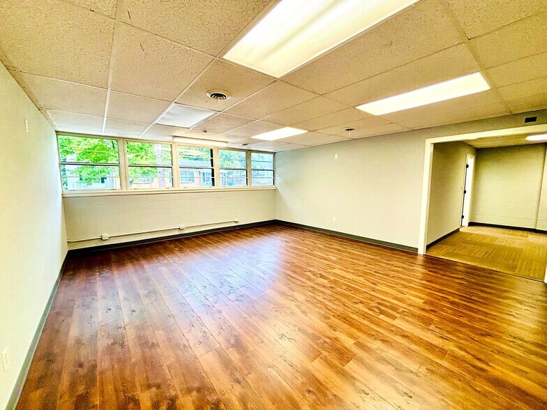 More Photos Of 1701 S Campbell Ave, Springfield Office For Sale