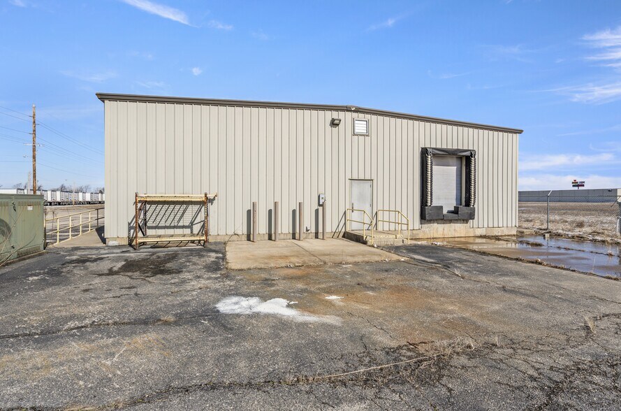 More Photos Of 275 Larcel Dr, Sikeston Flex For Lease