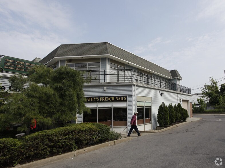 Primary Photo Of 770 Middle Neck Rd, Great Neck Unknown For Lease