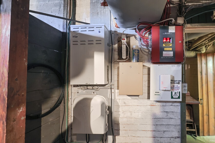 More Photos Of 1501 Lonsdale Ave, Lincoln General Retail For Sale