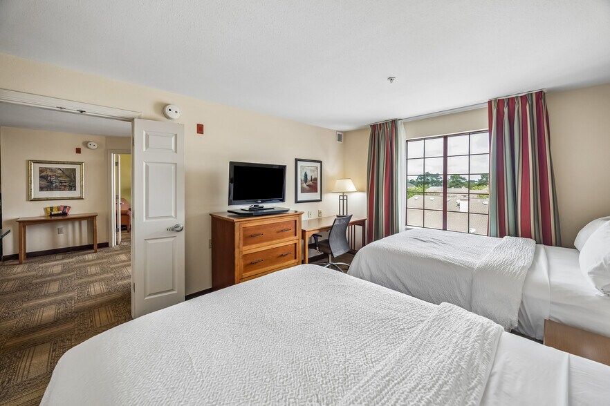 More Photos Of 10750 Gessner Rd, Houston Hotel For Sale