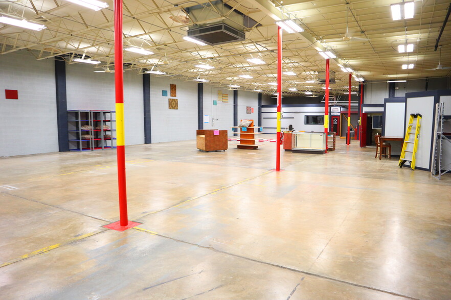More Photos Of 1120 N Mesquite St, San Antonio Distribution For Lease