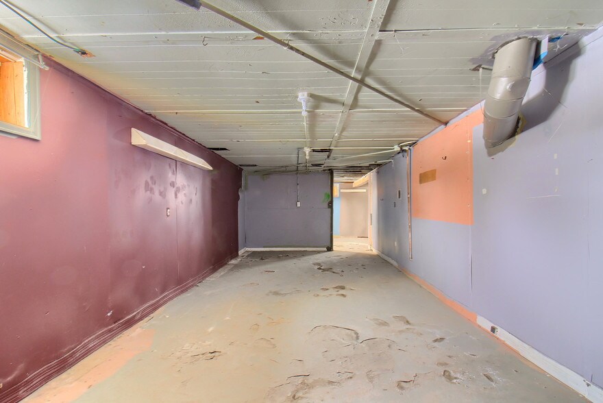 More Photos Of 2555 Sheridan Blvd, Edgewater Storefront Retail Office For Sale