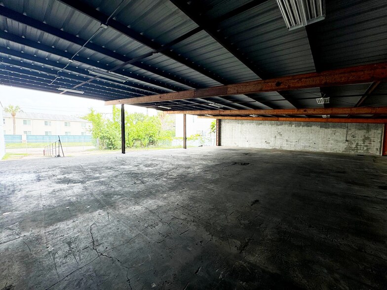 More Photos Of 5007 S Westshore Blvd, Tampa Warehouse For Sale