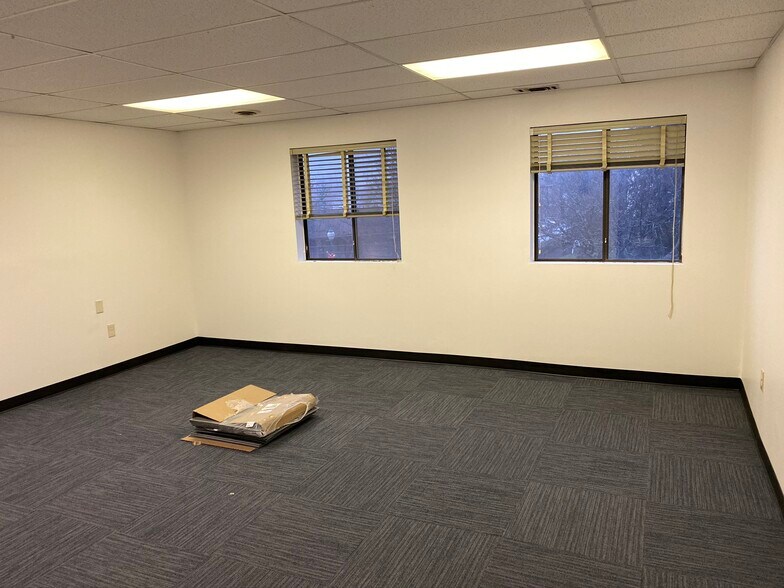 More Photos Of 171 Market Sq, Newington Office For Sale