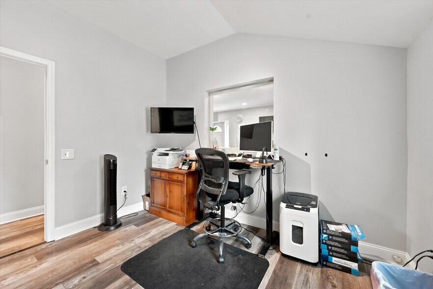 More Photos Of 103 Garris Rd, Downingtown Medical For Sale