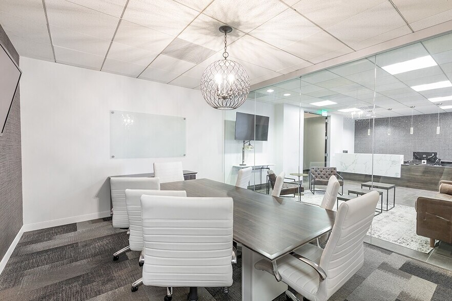 More Photos Of 355 S Grand Ave, Los Angeles Coworking Space