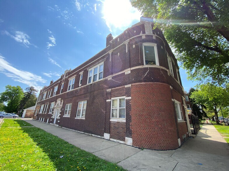 More Photos Of 4035 S Richmond St, Chicago Apartments For Sale