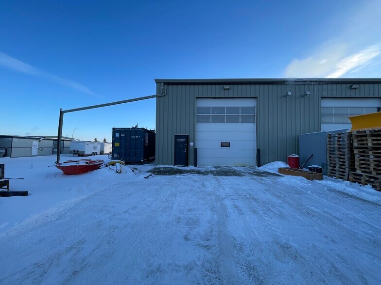 More Photos Of 42 Burnt Lake Cres, Red Deer County Warehouse For Lease