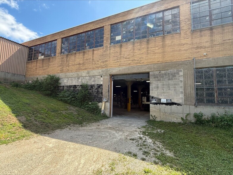 Primary Photo Of 301 W 3rd St, Sterling Manufacturing For Lease