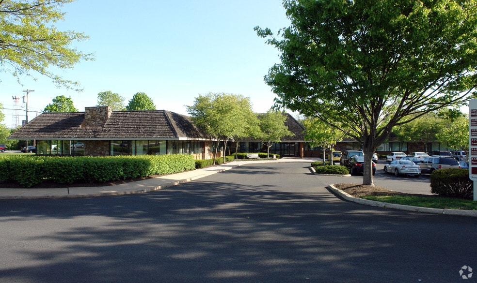 Primary Photo Of 283 2nd Street Pike, Southampton Office For Sale