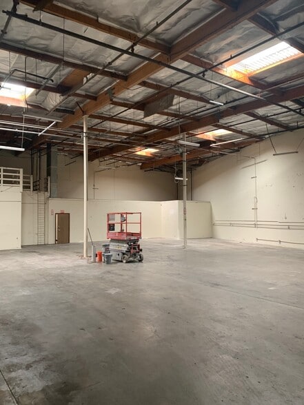 More Photos Of 100 S Reservoir St, Pomona Warehouse For Lease