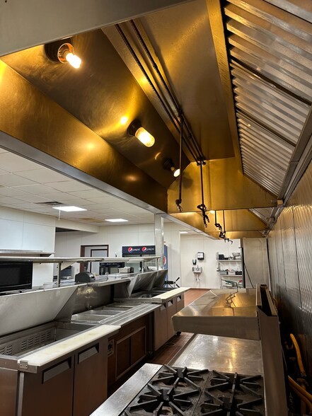 More Photos Of 102 E Park St, Taylorville Freestanding For Sale