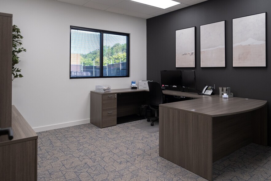 More Photos Of 403 Swanson Dr, Lawrenceville Flex For Lease