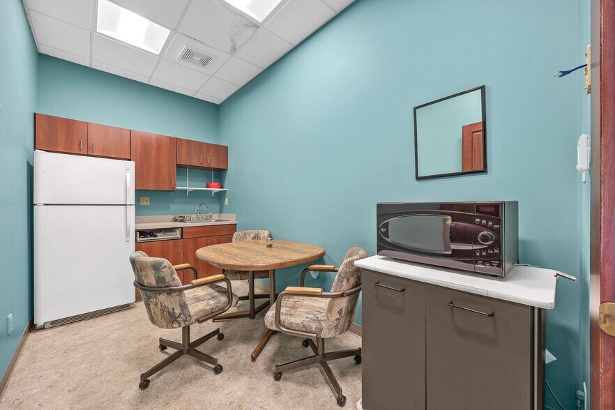 More Photos Of 3414 Mount Vernon Rd SE, Cedar Rapids Office For Sale