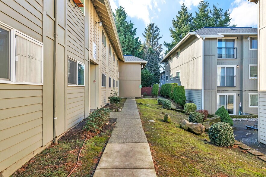 More Photos Of 17014-17062 NE Halsey St, Portland Apartments For Sale