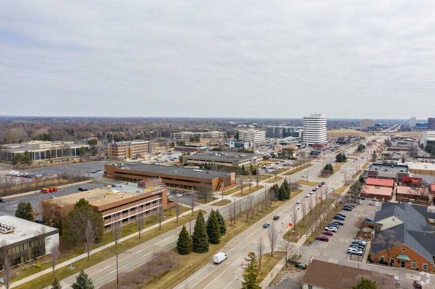 More Photos Of 1700 W Big Beaver Rd, Troy Office For Sale