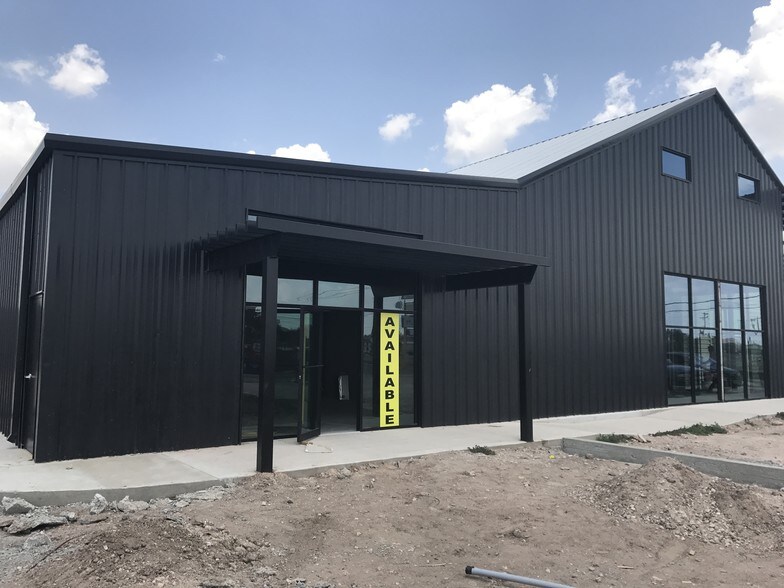 More Photos Of 4109 N Conway Ave, Palmhurst Storefront For Sale