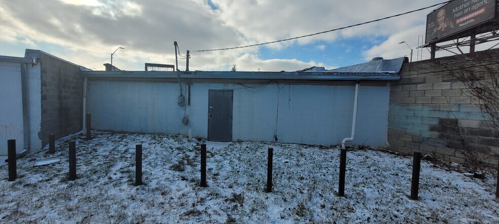 More Photos Of 16022 Grand River Ave, Detroit General Retail For Sale