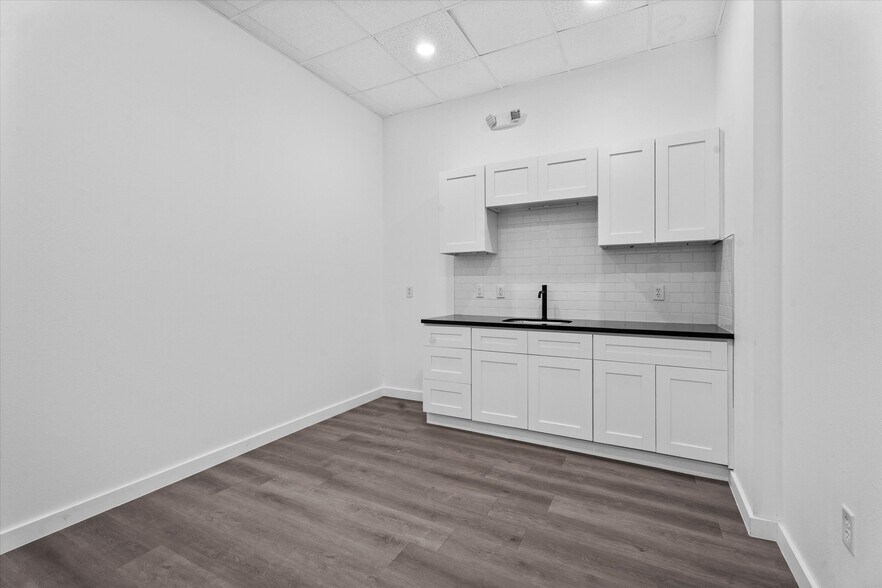 More Photos Of 26605 Cook Field Rd, Katy Light Distribution For Lease