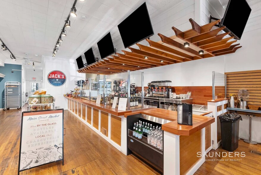 More Photos Of 70 Main St, Southampton Restaurant For Sale