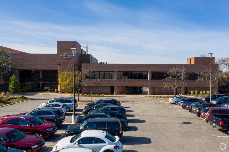 More Photos Of 2010 S Arlington Heights Rd, Arlington Heights Medical For Lease
