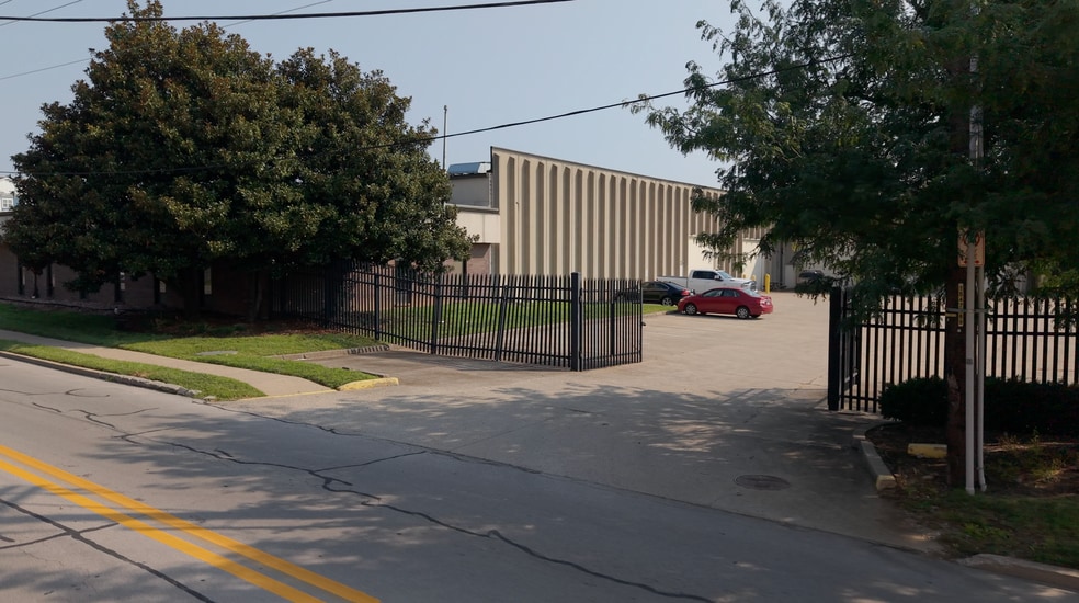 More Photos Of 475 Angliana Ave, Lexington Warehouse For Lease
