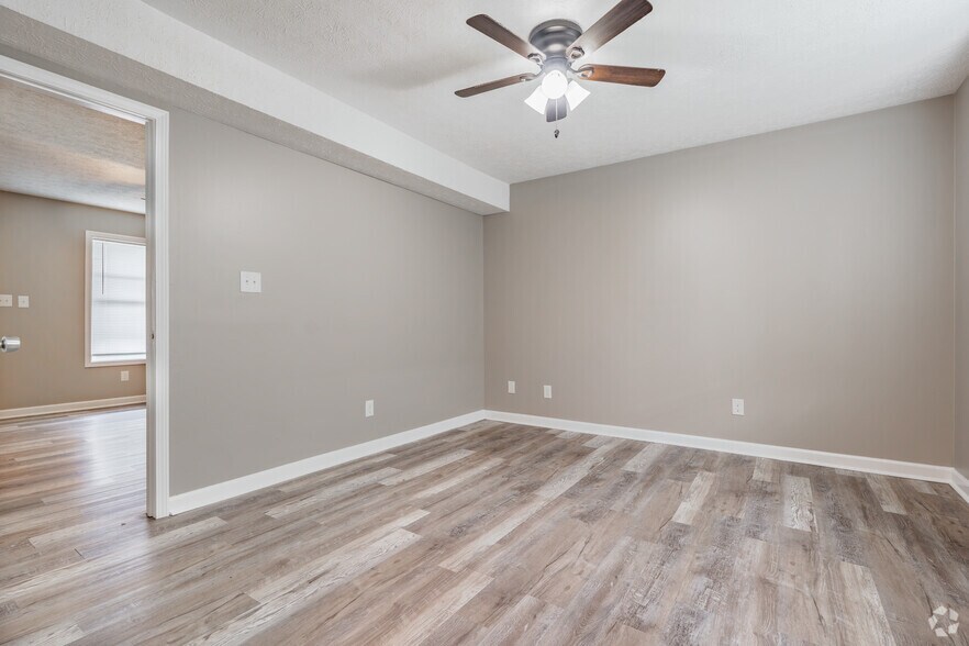 More Photos Of 1630-1634 Greentree Blvd, Clarksville Apartments For Sale