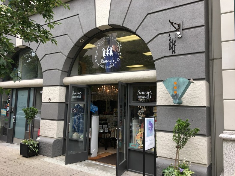 More Photos Of 1347-1349 Pacific Ave, Santa Cruz Storefront For Lease