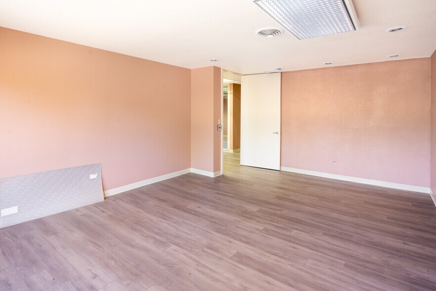 More Photos Of 1227 Bridge St, Yuba City Office For Sale