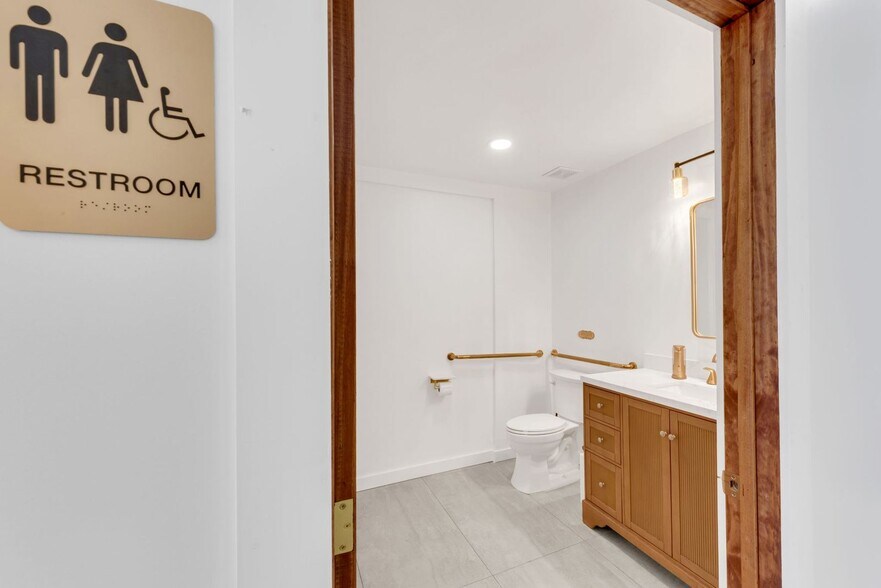 More Photos Of 7855 Roswell Rd, Sandy Springs Freestanding For Lease