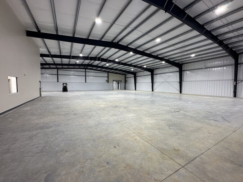 More Photos Of 771-787 SE Summit Dr, Decatur Unknown For Lease