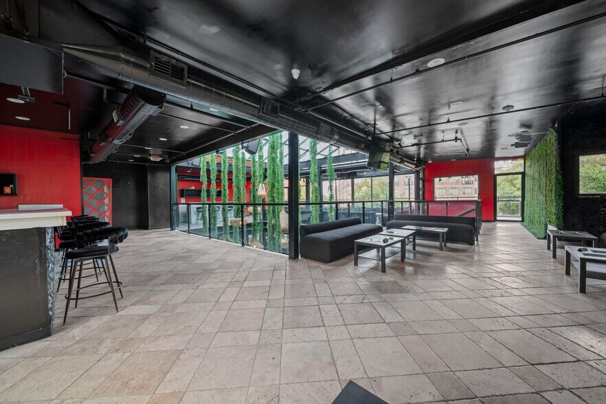 More Photos Of 1916 Baldwin St, Houston Bar For Sale