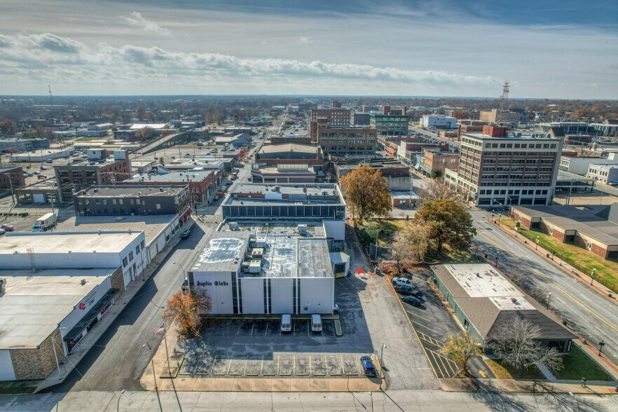 More Photos Of 117 E 4th St, Joplin Office For Sale