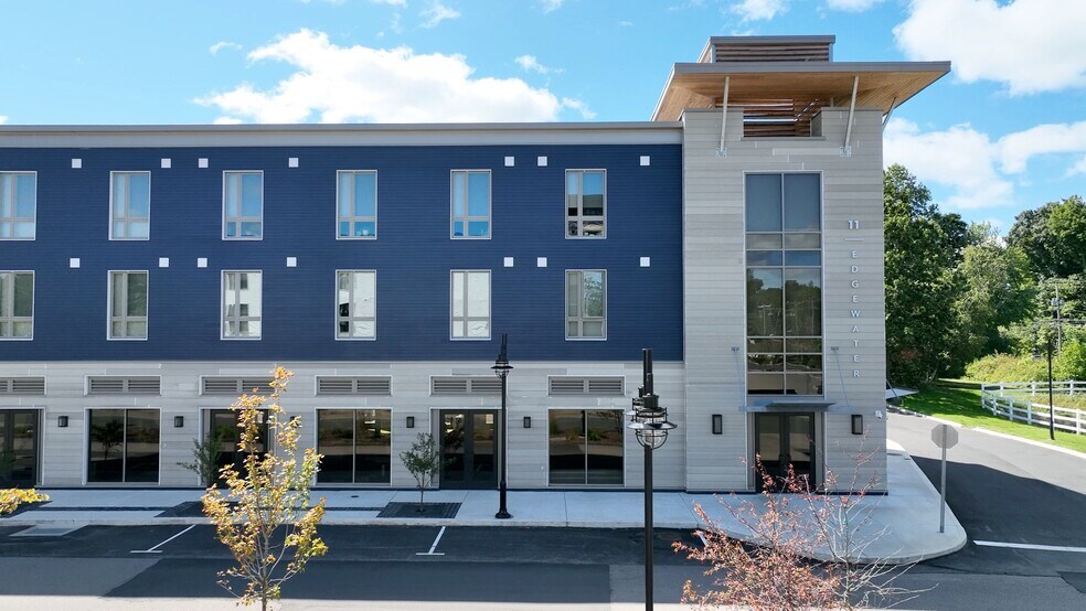 More Photos Of 11 Edgewater Cir, East Hampton Office For Lease