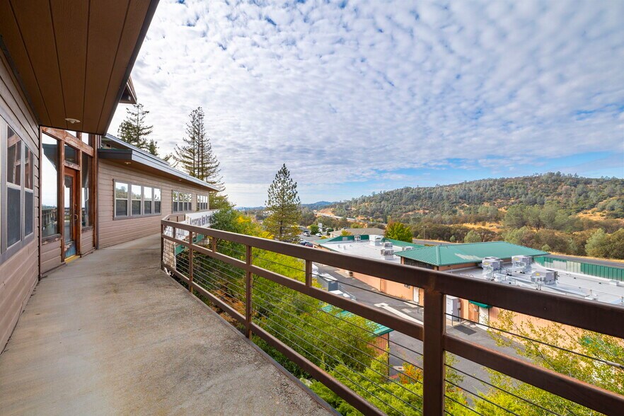 More Photos Of 13951 Mono Way, Sonora Office For Lease