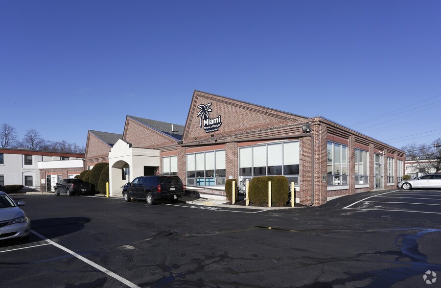 More Photos Of 200 Sutton St, North Andover Medical For Lease