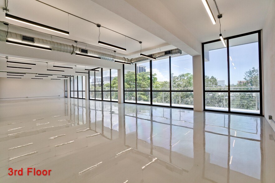 More Photos Of 1551 2nd St, Sarasota Office For Sale