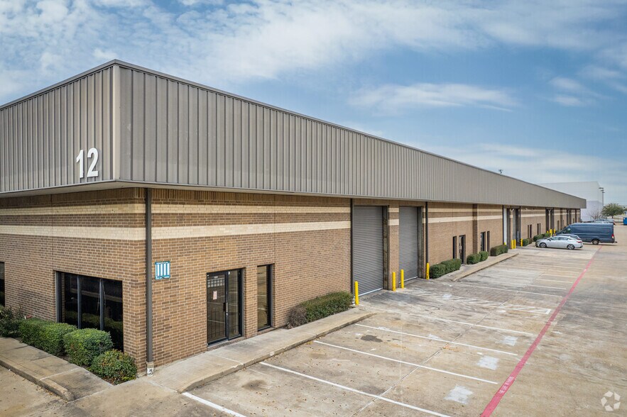 More Photos Of 5829 W Sam Houston Pky N, Houston Unknown For Lease