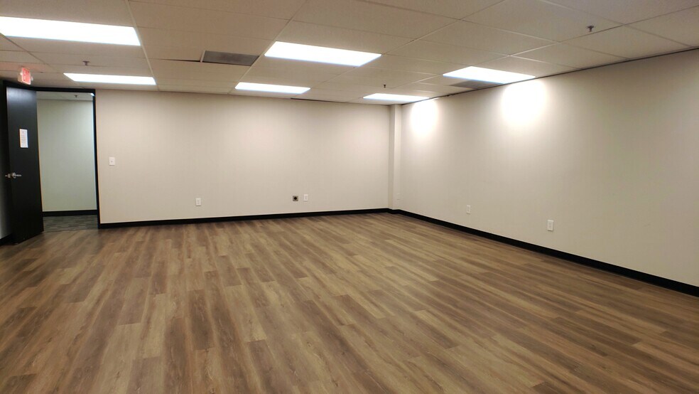 More Photos Of 200 Chisholm Pl, Plano Office For Sale