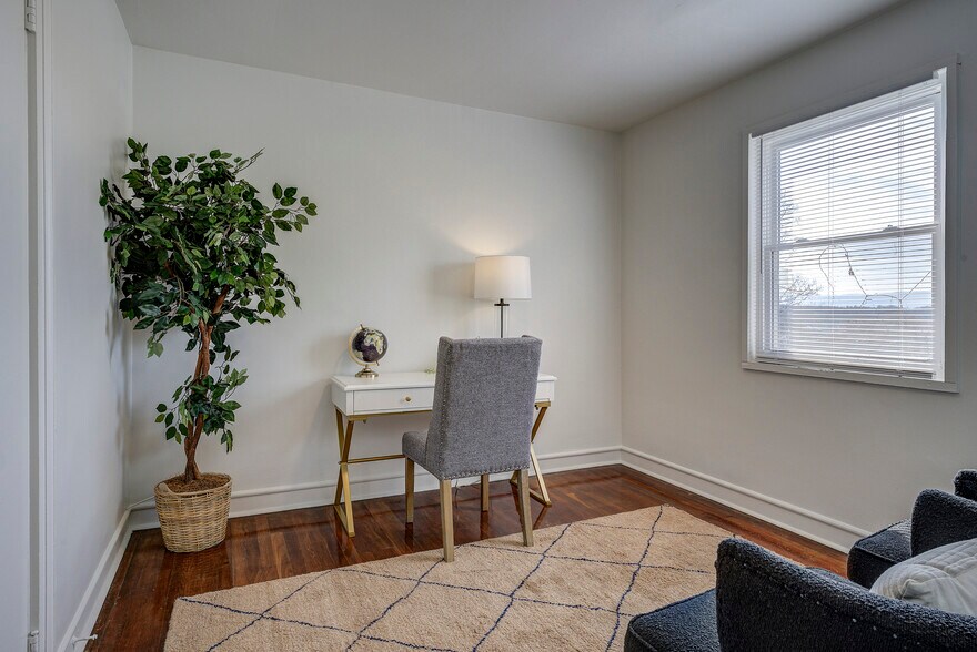More Photos Of 132 Mesa Ln, Bristol Apartments For Sale