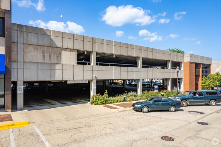 More Photos Of 216 W Madison St, Waukegan Office For Sale