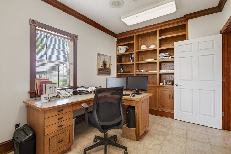 More Photos Of 641 Acorn Dr, Harrisonburg Manufacturing For Sale