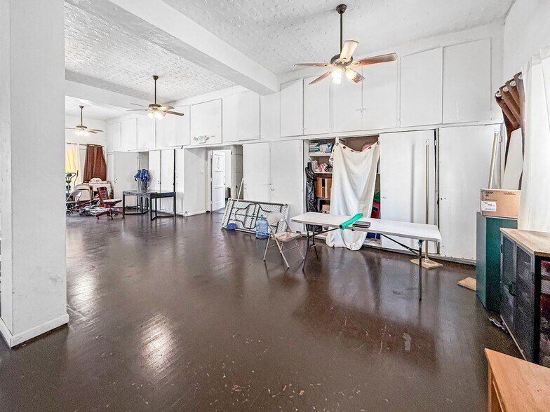 More Photos Of 7101 Menlo Ave, Los Angeles Specialty For Sale