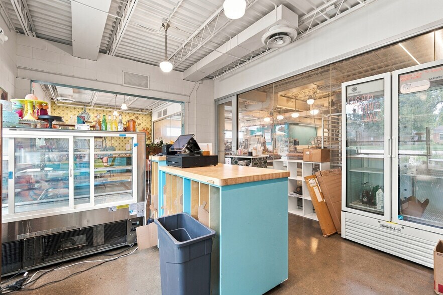 More Photos Of 1018 Poyntz Ave, Manhattan Flex For Sale