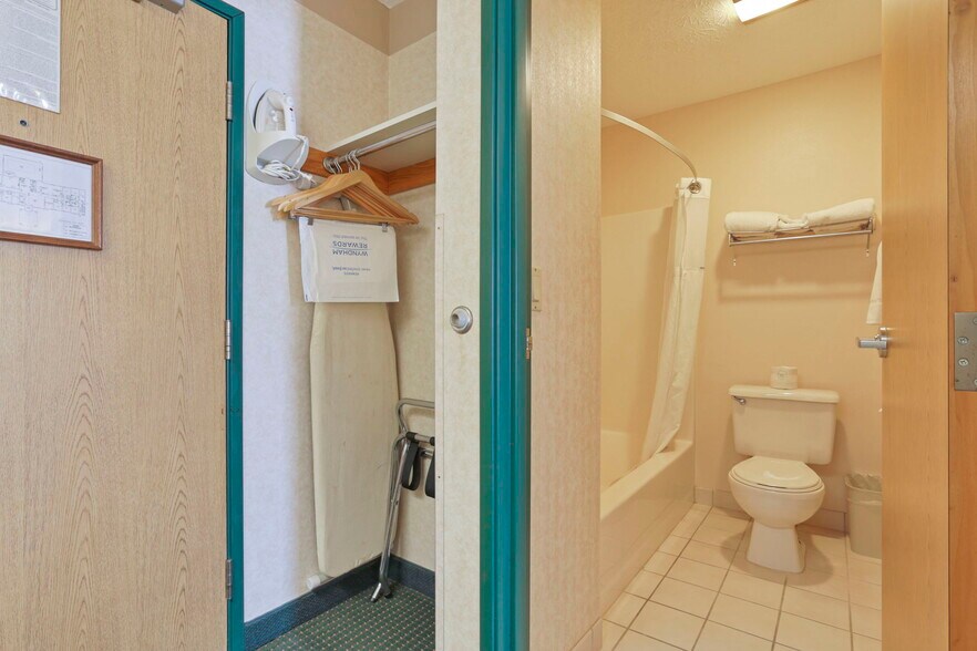More Photos Of 509 S Wooster Ave, Strasburg Hotel For Sale