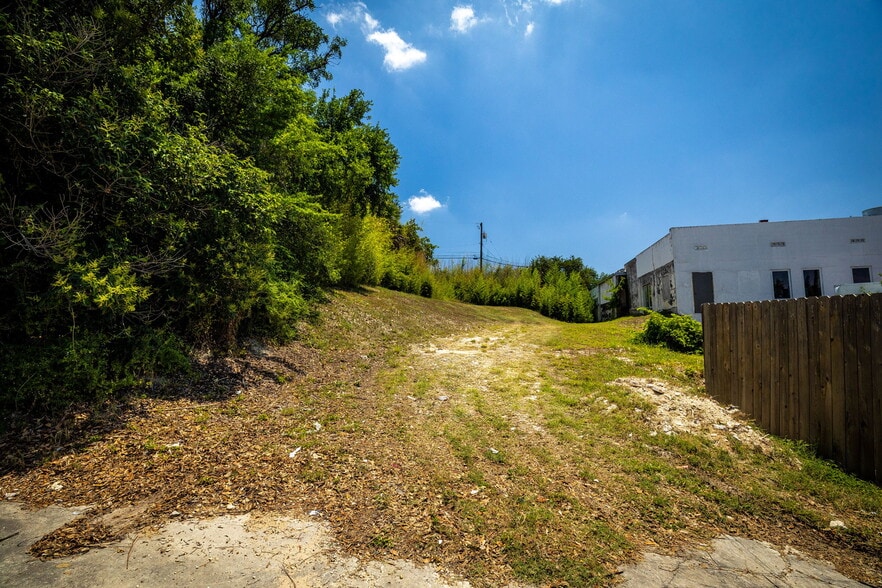 More Photos Of 5050 Broadway, Alamo Heights Restaurant For Sale